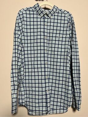 Vineyard Vines Classic Fit Tucker Shirt inBlue and White Plaid
